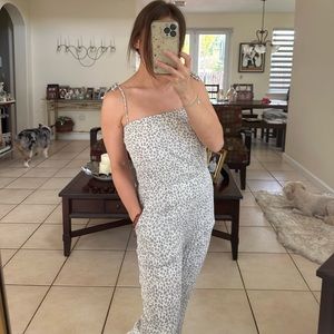 - jumpsuit; casual look; animal print